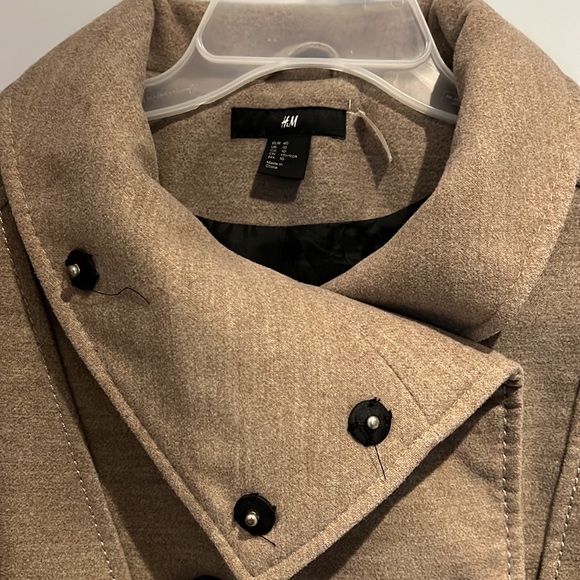 H&M trench coat for ladies. US 10. - Picture 8 of 13